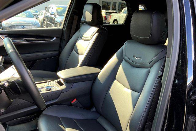 Photo of 2025 Stellar Black Metallic Cadillac XT5