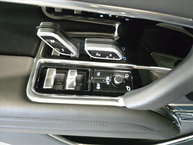 Photo of 2025 Santorini Black Metallic Land Rover Range Rover