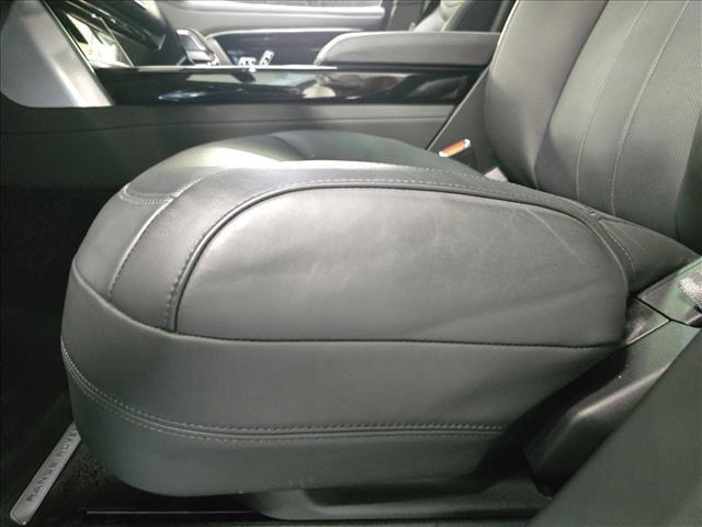 Photo of 2025 Santorini Black Metallic Land Rover Range Rover