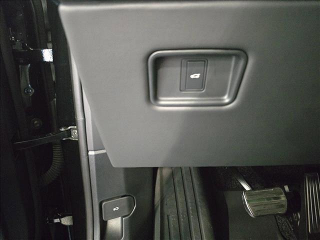Photo of 2025 Santorini Black Metallic Land Rover Range Rover