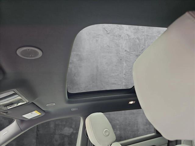 Photo of 2026 Fuji White Land Rover Range Rover Evoque