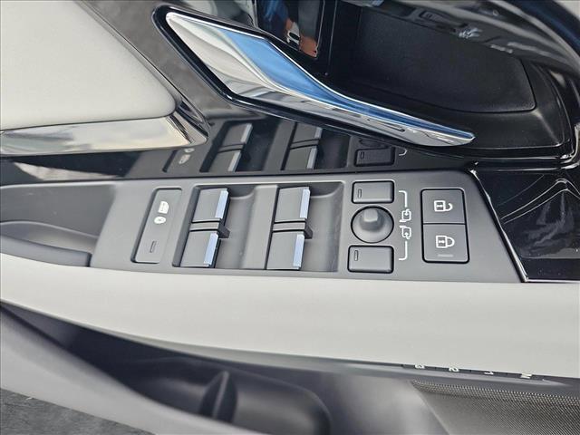 Photo of 2026 Fuji White Land Rover Range Rover Evoque