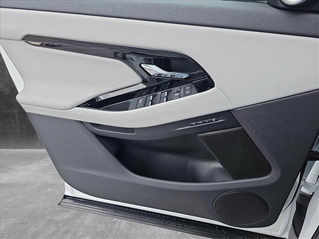 Photo of 2026 Fuji White Land Rover Range Rover Evoque