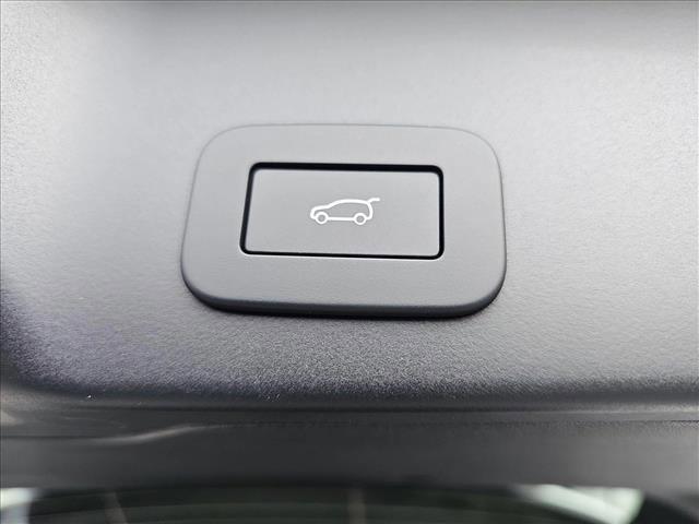 Photo of 2026 Fuji White Land Rover Range Rover Evoque
