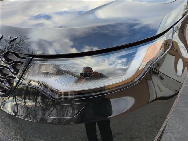 Photo of 2024 Santorini Black Metallic Land Rover Discovery