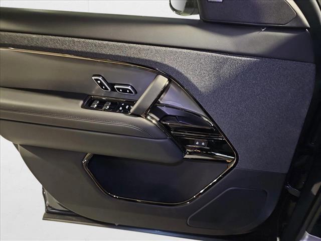 Photo of 2025 Varesine Blue Metallic Land Rover Range Rover Sport