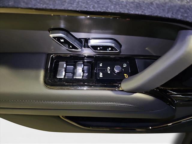 Photo of 2025 Varesine Blue Metallic Land Rover Range Rover Sport