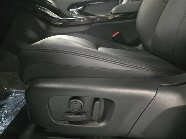 Photo of 2026 Fuji White Land Rover Range Rover Evoque