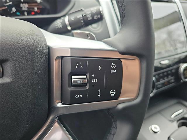 Photo of 2025 Santorini Black Metallic Land Rover Discovery