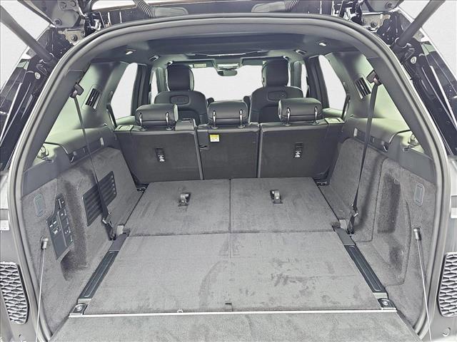 Photo of 2025 Santorini Black Metallic Land Rover Discovery