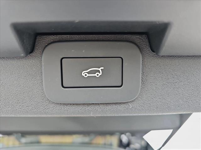 Photo of 2025 Santorini Black Metallic Land Rover Discovery