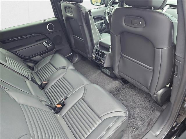 Photo of 2025 Santorini Black Metallic Land Rover Discovery