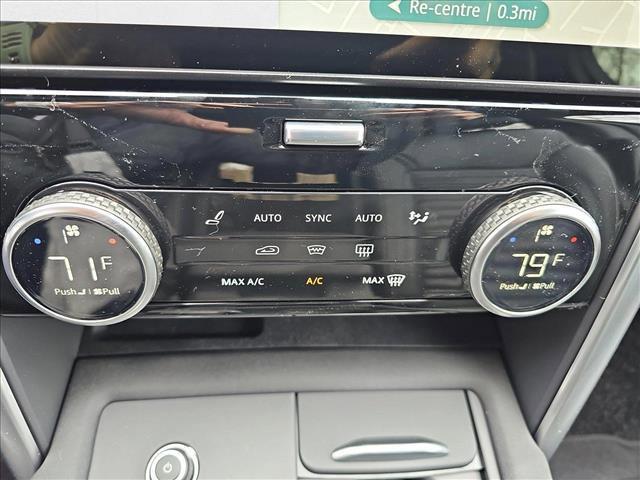 Photo of 2025 Santorini Black Metallic Land Rover Discovery