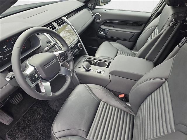 Photo of 2025 Santorini Black Metallic Land Rover Discovery