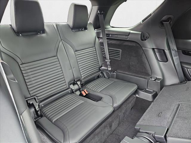 Photo of 2025 Santorini Black Metallic Land Rover Discovery