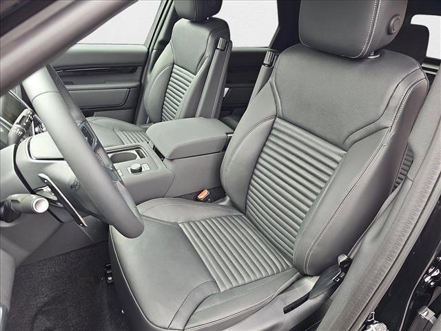Photo of 2025 Santorini Black Metallic Land Rover Discovery