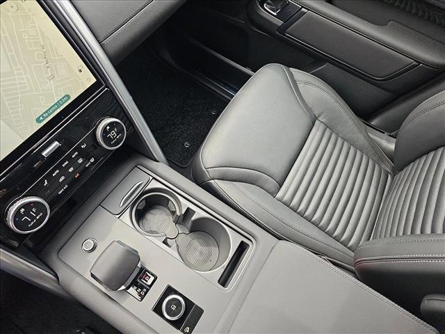 Photo of 2025 Santorini Black Metallic Land Rover Discovery