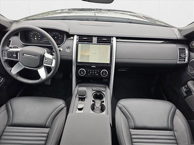Photo of 2025 Santorini Black Metallic Land Rover Discovery