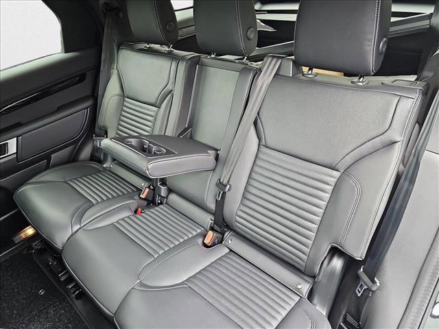 Photo of 2025 Santorini Black Metallic Land Rover Discovery