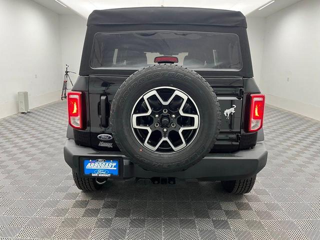 Photo of 2025 Shadow Black Ford Bronco