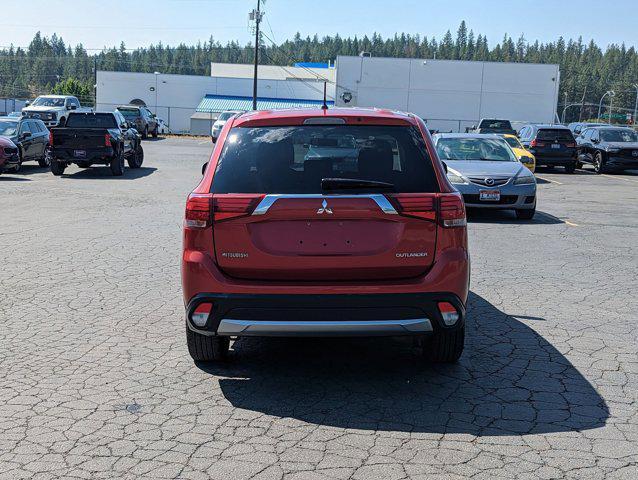 Photo of 2016 Rally Red Metallic Mitsubishi Outlander