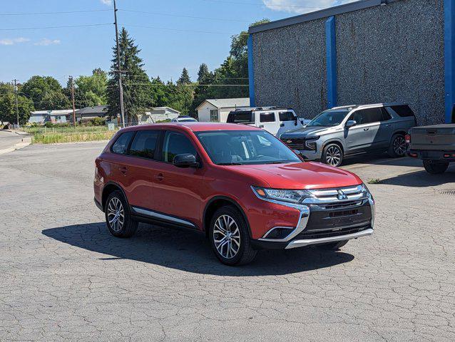 Photo of 2016 Rally Red Metallic Mitsubishi Outlander