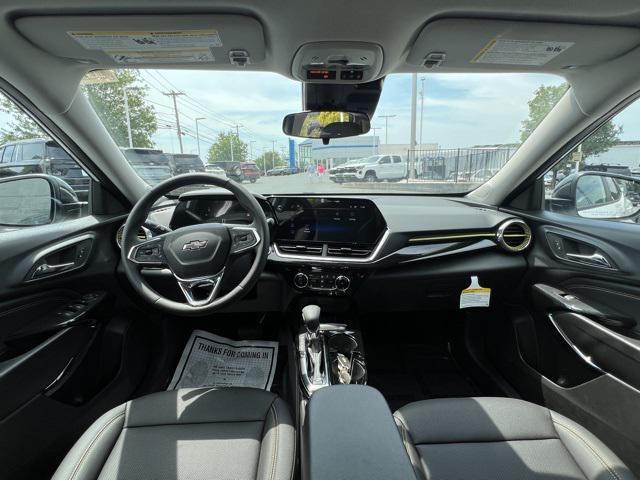 Photo of 2025 Summit White Chevrolet Trax