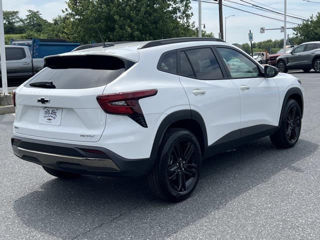 Photo of 2025 Summit White Chevrolet Trax