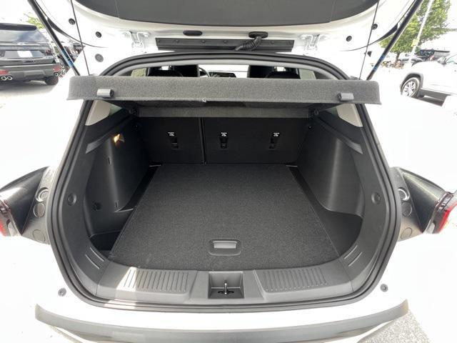 Photo of 2025 Summit White Chevrolet Trax