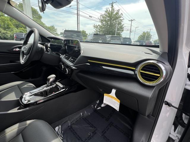 Photo of 2025 Summit White Chevrolet Trax