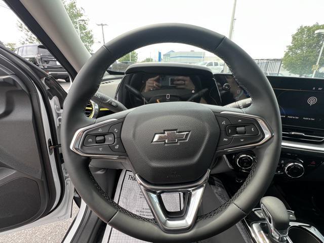 Photo of 2025 Summit White Chevrolet Trax