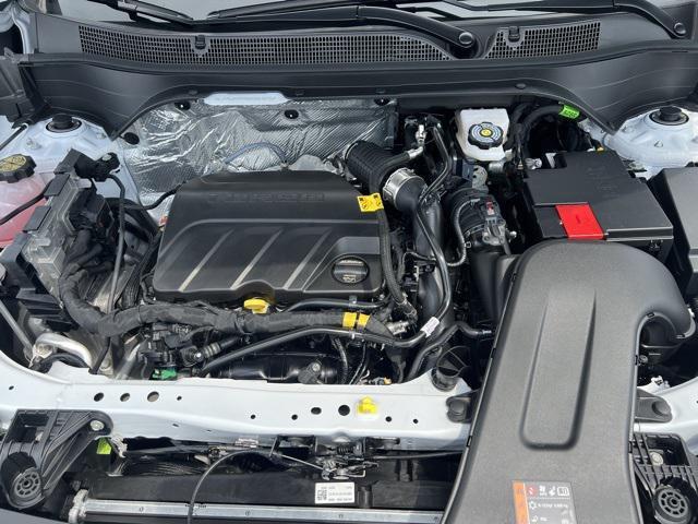 Photo of 2025 Summit White Chevrolet Trax