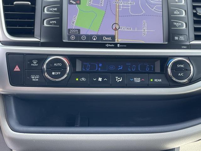 Photo of 2014 Predawn Gray Mica Toyota Highlander