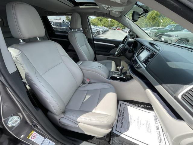 Photo of 2014 Predawn Gray Mica Toyota Highlander