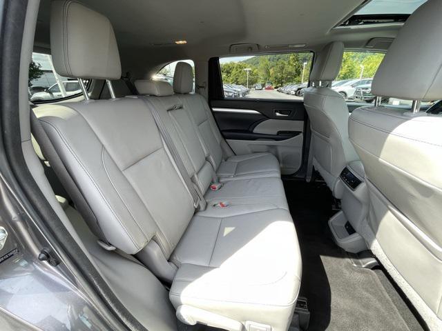 Photo of 2014 Predawn Gray Mica Toyota Highlander