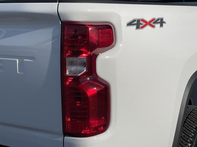Photo of 2025 Summit White Chevrolet Silverado 2500