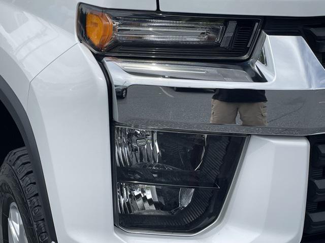 Photo of 2023 Summit White Chevrolet Silverado 2500