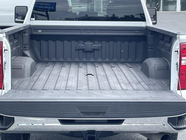 Photo of 2023 Summit White Chevrolet Silverado 2500