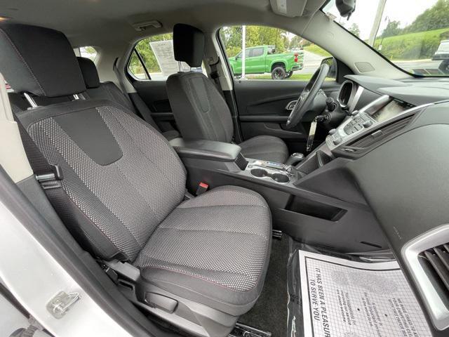 Photo of 2017 Summit White Chevrolet Equinox