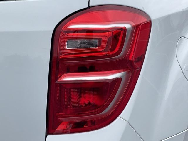 Photo of 2017 Summit White Chevrolet Equinox
