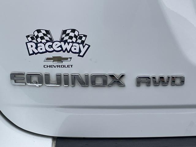 Photo of 2017 Summit White Chevrolet Equinox
