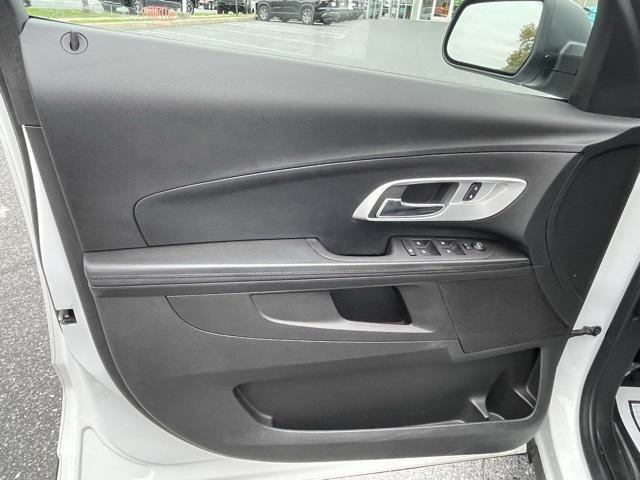 Photo of 2017 Summit White Chevrolet Equinox