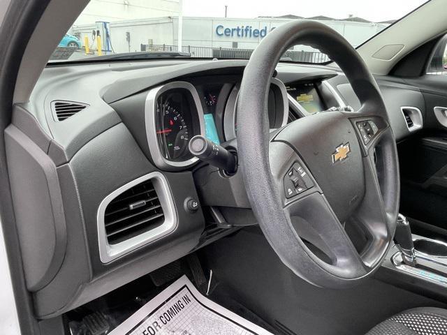 Photo of 2017 Summit White Chevrolet Equinox