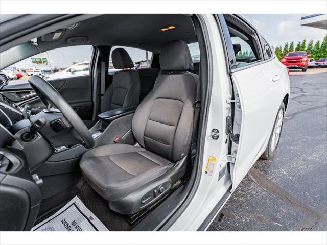 Photo of 2022 Summit White Chevrolet Malibu