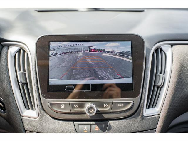 Photo of 2022 Summit White Chevrolet Malibu