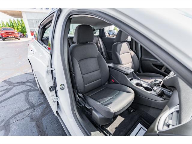 Photo of 2022 Summit White Chevrolet Malibu