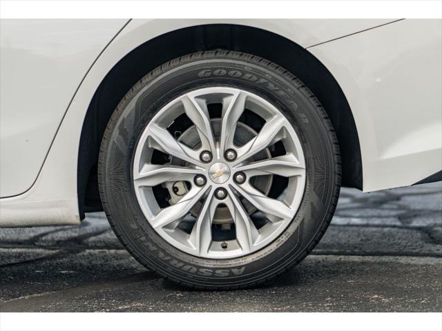 Photo of 2022 Summit White Chevrolet Malibu