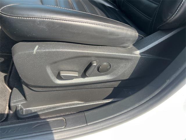 Photo of 2023 Oxford White Ford Edge