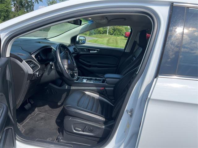 Photo of 2023 Oxford White Ford Edge