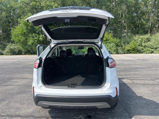 Photo of 2023 Oxford White Ford Edge